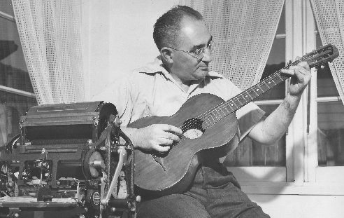 Charles Bliss with ronoe machine at guitar at Coogee