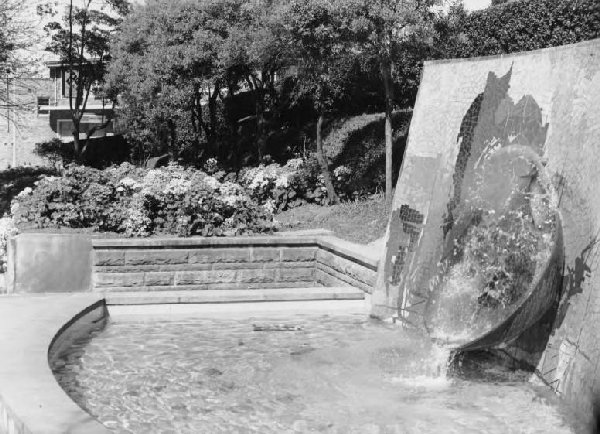 Gerald  & Margo Lewers' fountain at Burn Park, Gosford, 1960s