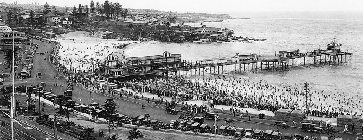 Coogee Beach with Coogee Pier late 1920s.