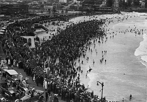 Huge Crowds in 1921 at Coogee Beach